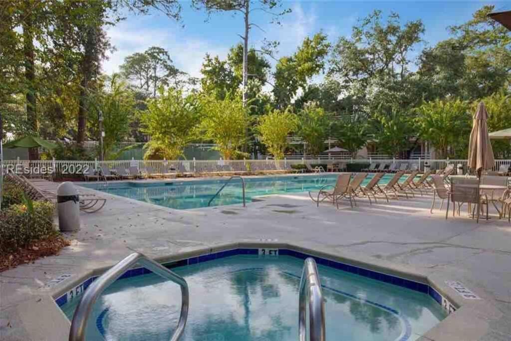 Cute 2 Bedroom, 2 Bath Condo At Folly Field Beach Hilton Head Island Eksteriør bilde