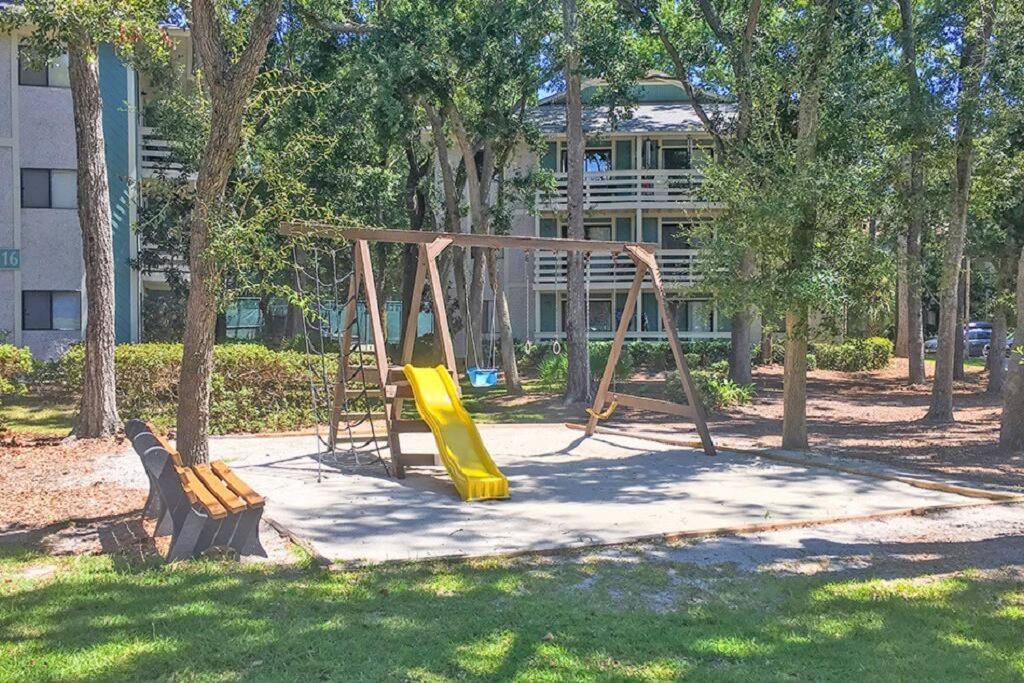 Cute 2 Bedroom, 2 Bath Condo At Folly Field Beach Hilton Head Island Eksteriør bilde