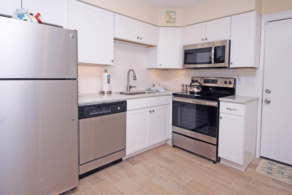 Cute 2 Bedroom, 2 Bath Condo At Folly Field Beach Hilton Head Island Eksteriør bilde