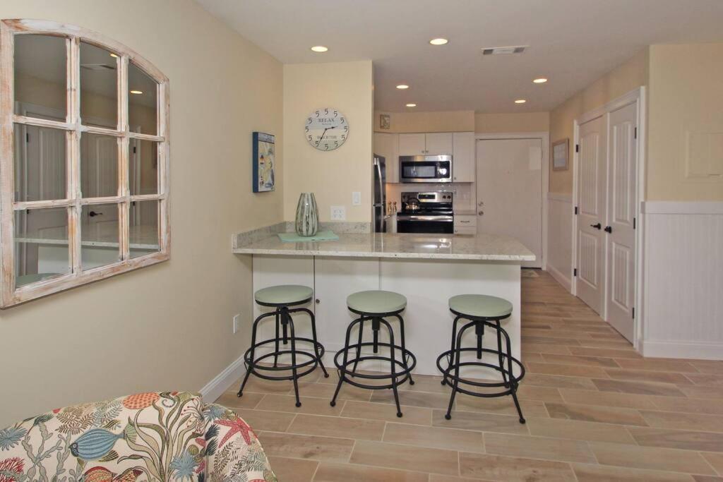 Cute 2 Bedroom, 2 Bath Condo At Folly Field Beach Hilton Head Island Eksteriør bilde